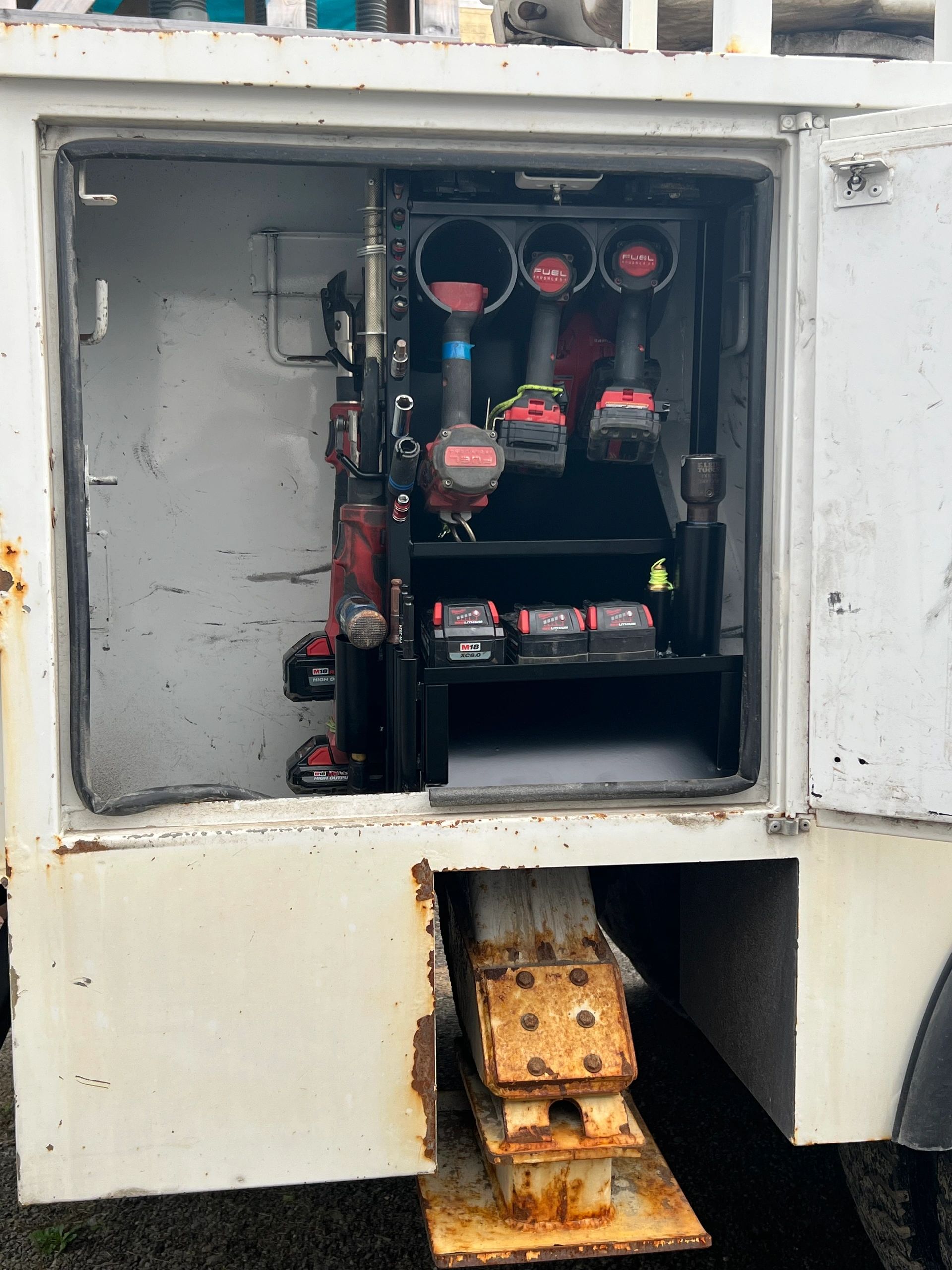 Power tools battery storage cabinet